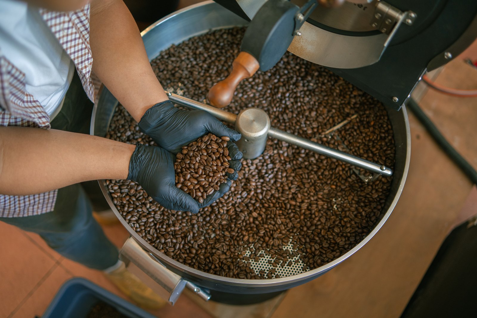 Ruangan roastery Cleave Coffee